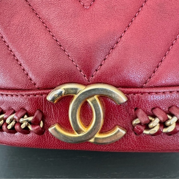 Chanel Chevron Red Leather Bucket Bag with Gold Accents - Picture 2 of 16